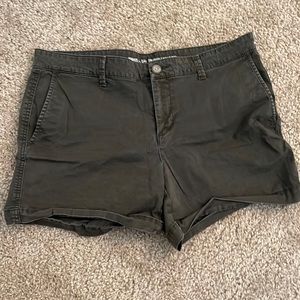 Olive green khaki short